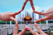 四虎影院日韩系列封面，清新校园风格，明亮色调